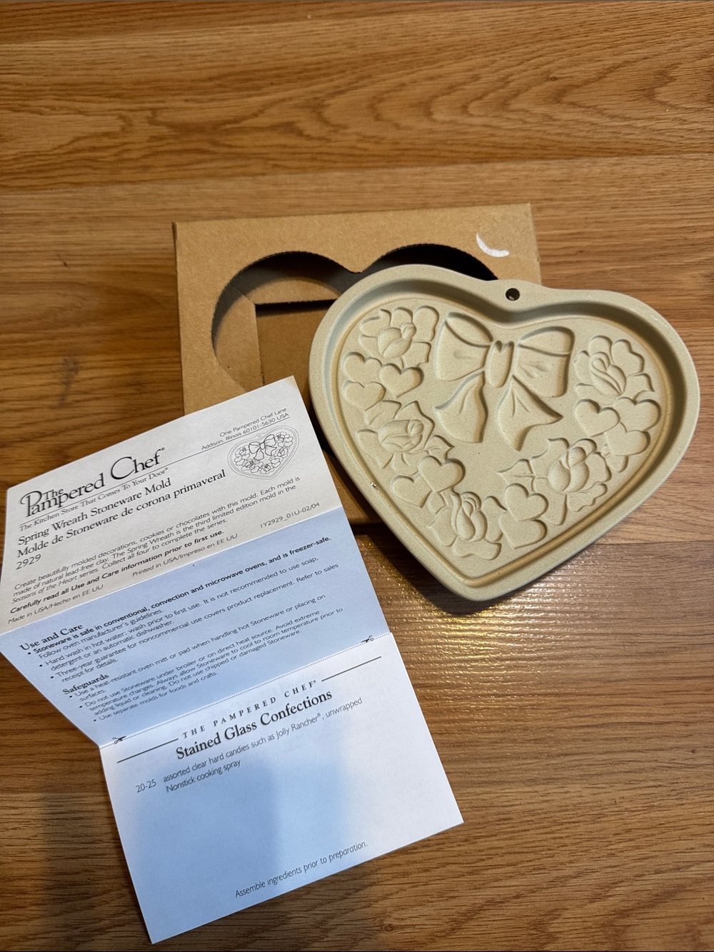 Pampered Chef Heart-Shaped Floral Mold in Cream